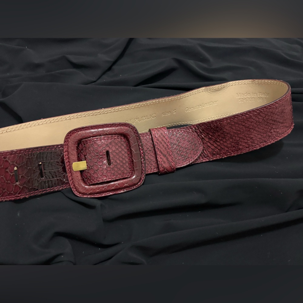Banana Republic Burgundy Snakeskin Women's Belt